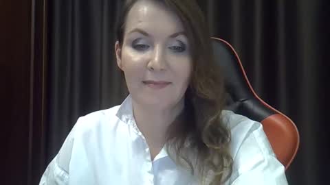 taisialucky77 online show from November 19, 2025, 5:24 pm