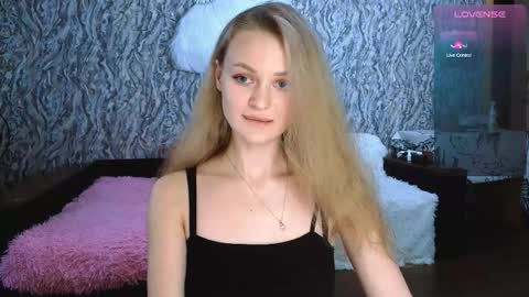 Snapshot of taissia_sweet chatting on October 4, 2025, 2:37 pm Im Taya online show from October 4, 2025, 2:37 pm