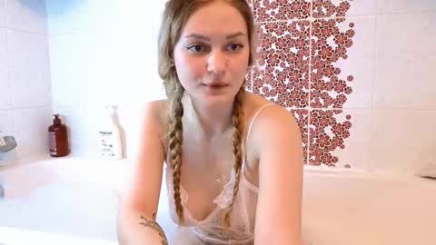 Snapshot of taissia_sweet chatting on February 25, 2026, 3:21 pm Im Taya online show from February 25, 2026, 3:21 pm