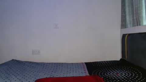 Taisy online show from November 23, 2025, 6:57 am