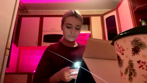 Mia online show from February 18, 2026, 6:26 pm