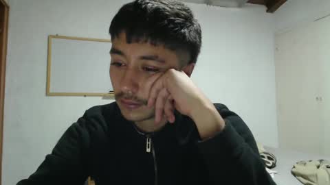 Snapshot of talhi_ chatting on January 1, 2025, 9:17 am talhi_ online show from January 1, 2025, 9:17 am