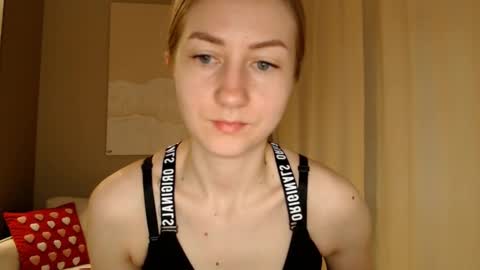 Snapshot of taliiyafiredream chatting on February 28, 2025, 9:25 am Kira online show from February 28, 2025, 9:25 am