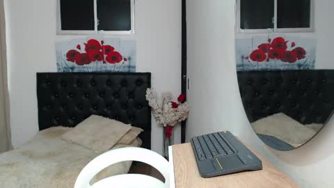 Hi im sara online show from May 7, 2026, 12:54 pm