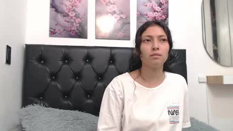Hi im sara online show from May 24, 2026, 7:52 pm