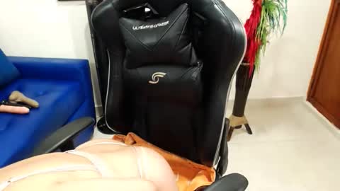 Snapshot of tamara_luaren chatting on January 15, 2026, 12:04 am Tamara online show from January 15, 2026, 12:04 am