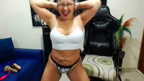 Snapshot of tamara_luaren chatting on May 14, 2026, 2:13 pm Tamara online show from May 14, 2026, 2:13 pm