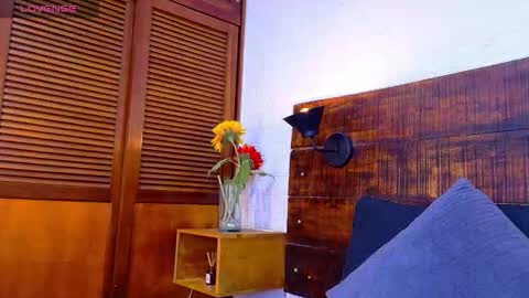 Snapshot of tamara_sanz1 chatting on December 17, 2025, 11:38 am online show from December 17, 2025, 11:38 am