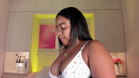 Snapshot of tamarazaki chatting on February 3, 2026, 7:41 pm Tami online show from February 3, 2026, 7:41 pm