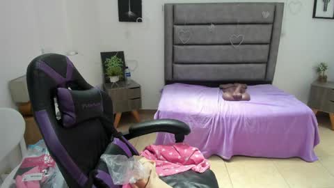 Snapshot of tania_duque chatting on April 29, 2026, 5:30 pm Tania online show from April 29, 2026, 5:30 pm