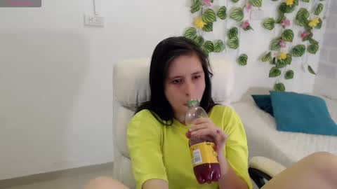 Snapshot of taniadevil_69 chatting on December 14, 2025, 5:18 pm Tania online show from December 14, 2025, 5:18 pm