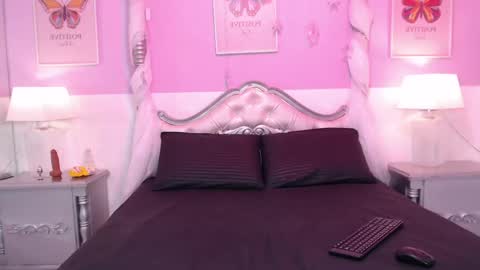 Snapshot of taniapierce chatting on May 21, 2026, 12:01 pm Tania Pierce online show from May 21, 2026, 12:01 pm