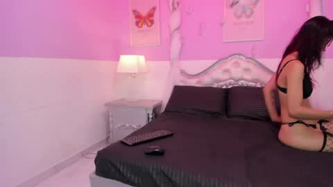 Snapshot of taniapierce chatting on May 24, 2026, 12:21 pm Tania Pierce online show from May 24, 2026, 12:21 pm