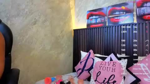 Snapshot of tanisha__lux chatting on June 13, 2026, 12:41 am Tanisha online show from June 13, 2026, 12:41 am