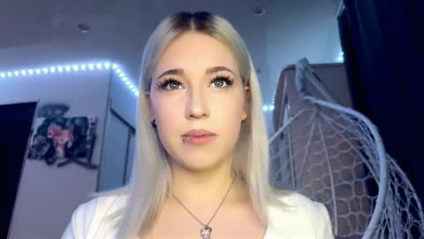 Lisa online show from November 12, 2025, 3:12 pm