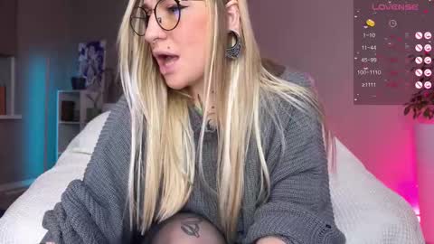 Snapshot of tanya_acid chatting on December 18, 2025, 6:25 pm Tanya acid online show from December 18, 2025, 6:25 pm