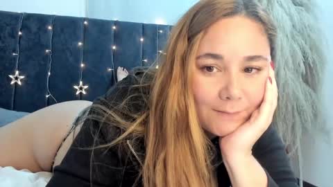 Snapshot of tara__ chatting on January 12, 2026, 2:28 am tara__ online show from January 12, 2026, 2:28 am