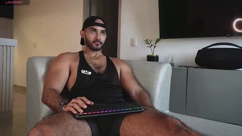 Snapshot of tarek_dan chatting on October 17, 2025, 8:22 pm Tarek online show from October 17, 2025, 8:22 pm