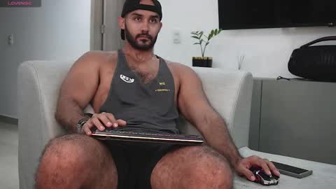 Snapshot of tarek_dan chatting on October 28, 2025, 9:13 am Tarek online show from October 28, 2025, 9:13 am