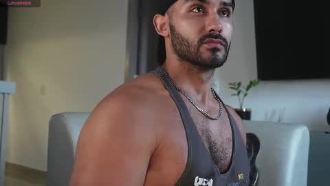 Snapshot of tarek_dan chatting on October 30, 2025, 9:04 pm Tarek online show from October 30, 2025, 9:04 pm