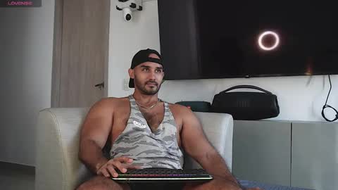 Snapshot of tarek_dan chatting on November 7, 2025, 3:56 pm Tarek online show from November 7, 2025, 3:56 pm