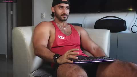 Snapshot of tarek_dan chatting on November 11, 2025, 9:15 pm Tarek online show from November 11, 2025, 9:15 pm