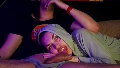 T  J   online show from November 8, 2025, 9:09 am