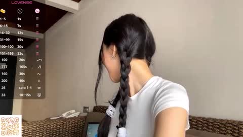 Viola online show from November 6, 2025, 4:13 am