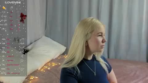 Snapshot of tasty__booty chatting on December 17, 2025, 1:11 am Ann online show from December 17, 2025, 1:11 am