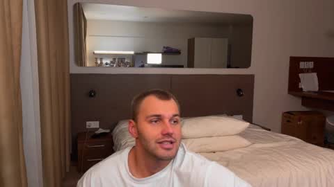 Snapshot of tasty_justin chatting on October 24, 2025, 4:53 am My shows 2100500 UTC3 online show from October 24, 2025, 4:53 am