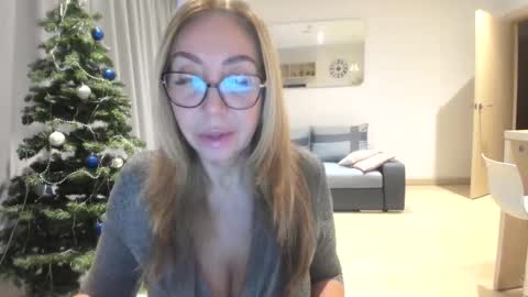 tati74 online show from December 16, 2025, 9:14 am