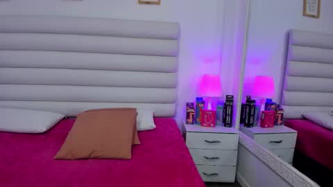 tatiana_arboleda online show from December 5, 2025, 3:37 am