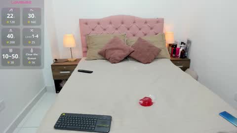 Snapshot of tatiana_ayala chatting on November 3, 2025, 7:15 pm Tatiana Ayala online show from November 3, 2025, 7:15 pm