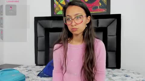 Snapshot of tatiana_valencia chatting on January 7, 2025, 12:20 pm Tati online show from January 7, 2025, 12:20 pm