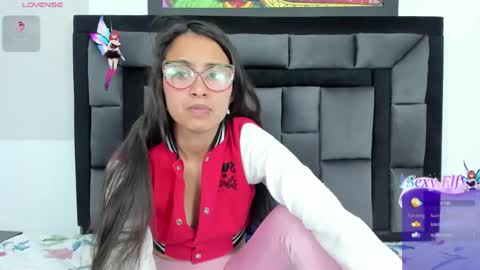 Snapshot of tatiana_valencia chatting on January 11, 2025, 5:07 pm Tati online show from January 11, 2025, 5:07 pm