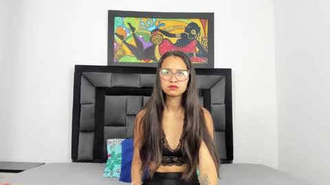 Snapshot of tatiana_valencia chatting on January 19, 2025, 12:39 pm Tati online show from January 19, 2025, 12:39 pm