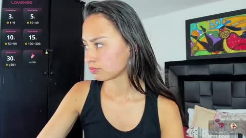 Snapshot of tatiana_valencia chatting on February 5, 2025, 6:04 pm Tati online show from February 5, 2025, 6:04 pm