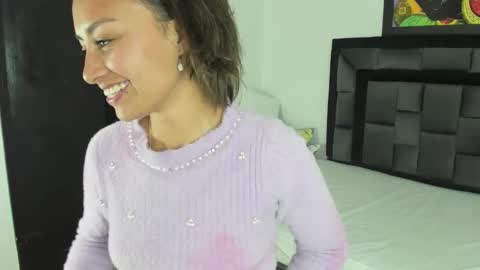 Snapshot of tatiana_valencia chatting on February 24, 2025, 6:26 pm Tati online show from February 24, 2025, 6:26 pm