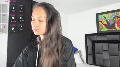 Snapshot of tatiana_valencia chatting on February 26, 2025, 12:14 pm Tati online show from February 26, 2025, 12:14 pm