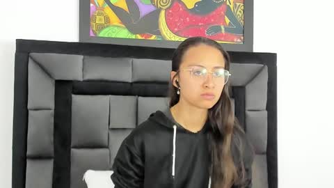 Snapshot of tatiana_valencia chatting on March 8, 2025, 12:20 pm Tati online show from March 8, 2025, 12:20 pm