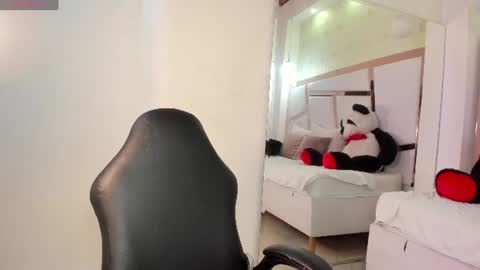 tatikanyx online show from June 26, 2026, 12:09 pm