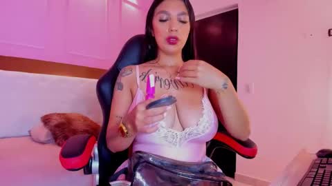 Snapshot of tatilarson chatting on February 11, 2026, 1:16 pm TATI online show from February 11, 2026, 1:16 pm