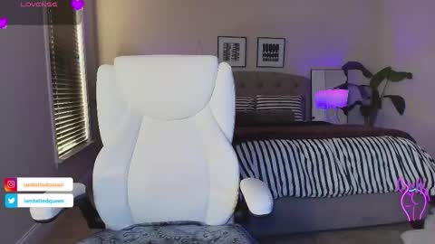 Snapshot of tatted_vixen chatting on November 17, 2025, 9:42 pm Tatted Queen online show from November 17, 2025, 9:42 pm