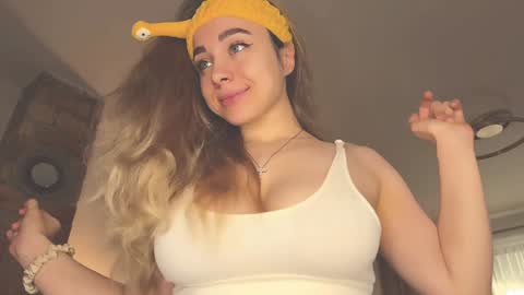 Snapshot of tatti_1 chatting on December 3, 2024, 6:48 am Tata online show from December 3, 2024, 6:48 am