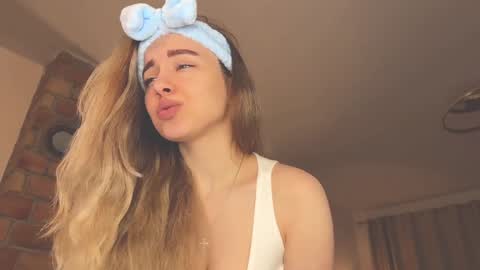 Snapshot of tatti_1 chatting on December 7, 2024, 5:26 am Tata online show from December 7, 2024, 5:26 am