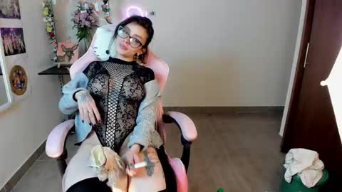 Snapshot of tattoed_bunny9 chatting on November 19, 2025, 3:17 am Rose Marie online show from November 19, 2025, 3:17 am