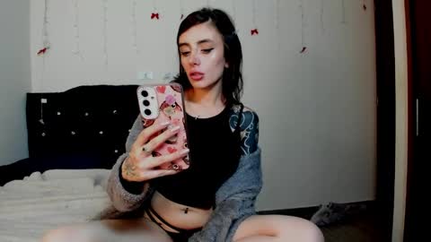 Snapshot of tattoed_bunny9 chatting on April 28, 2026, 2:27 am Rose Marie online show from April 28, 2026, 2:27 am