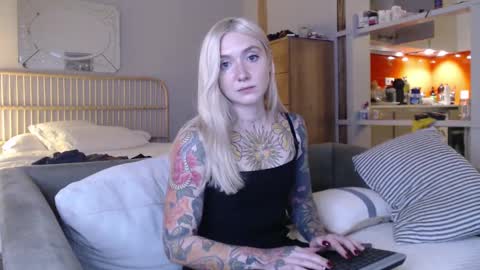 tattoobbgirl online show from February 7, 2025, 8:42 pm