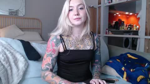 tattoobbgirl online show from February 20, 2025, 4:25 pm