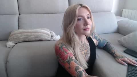 tattoobbgirl online show from September 19, 2025, 11:33 am